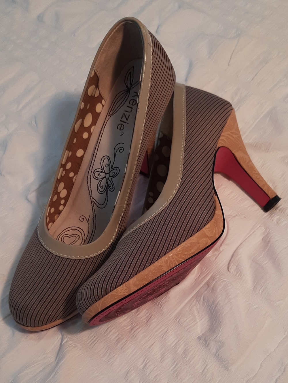 Y2k Kenzie Heels. Never Worn.size 8. Taupe & Bronze Fabric. Tooled Leather- Look